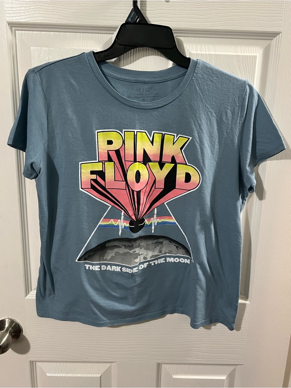 Pink Floyd Blue Short Sleeve Tee with big graphic Logo in front. Cotton blend XL